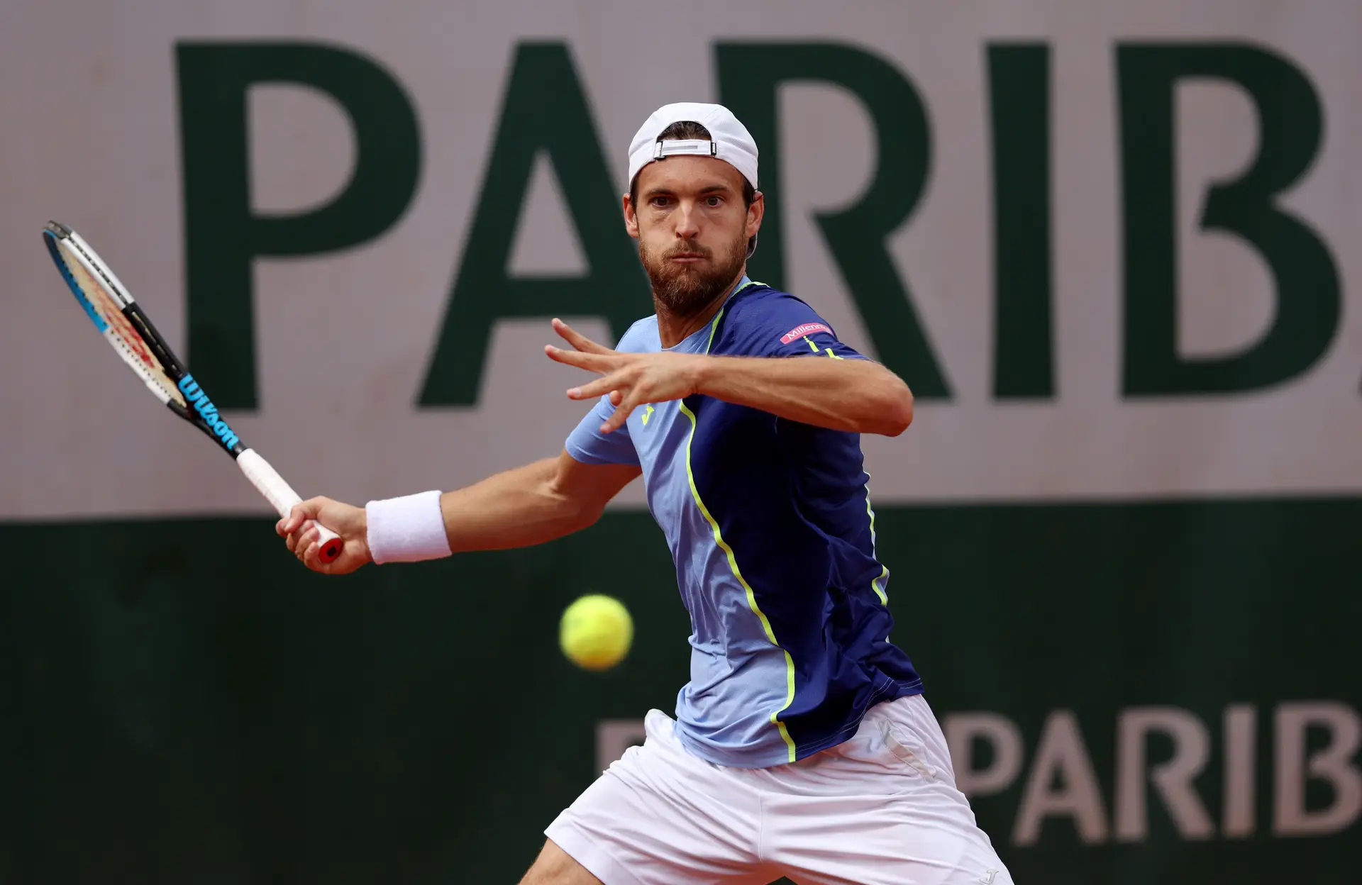 Após quase quatro horas e meia de encontro, João Sousa vence pela primeira vez em Roland-Garros desde 2017