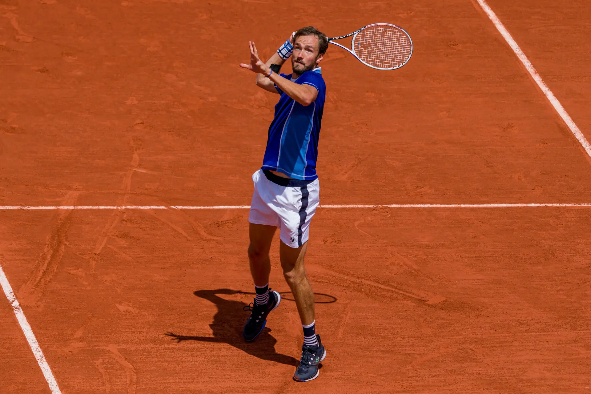 Medvedev está a aprender a gostar do pó de tijolo em Roland-Garros: “Admiro-me sempre que jogo bem em terra batida”
