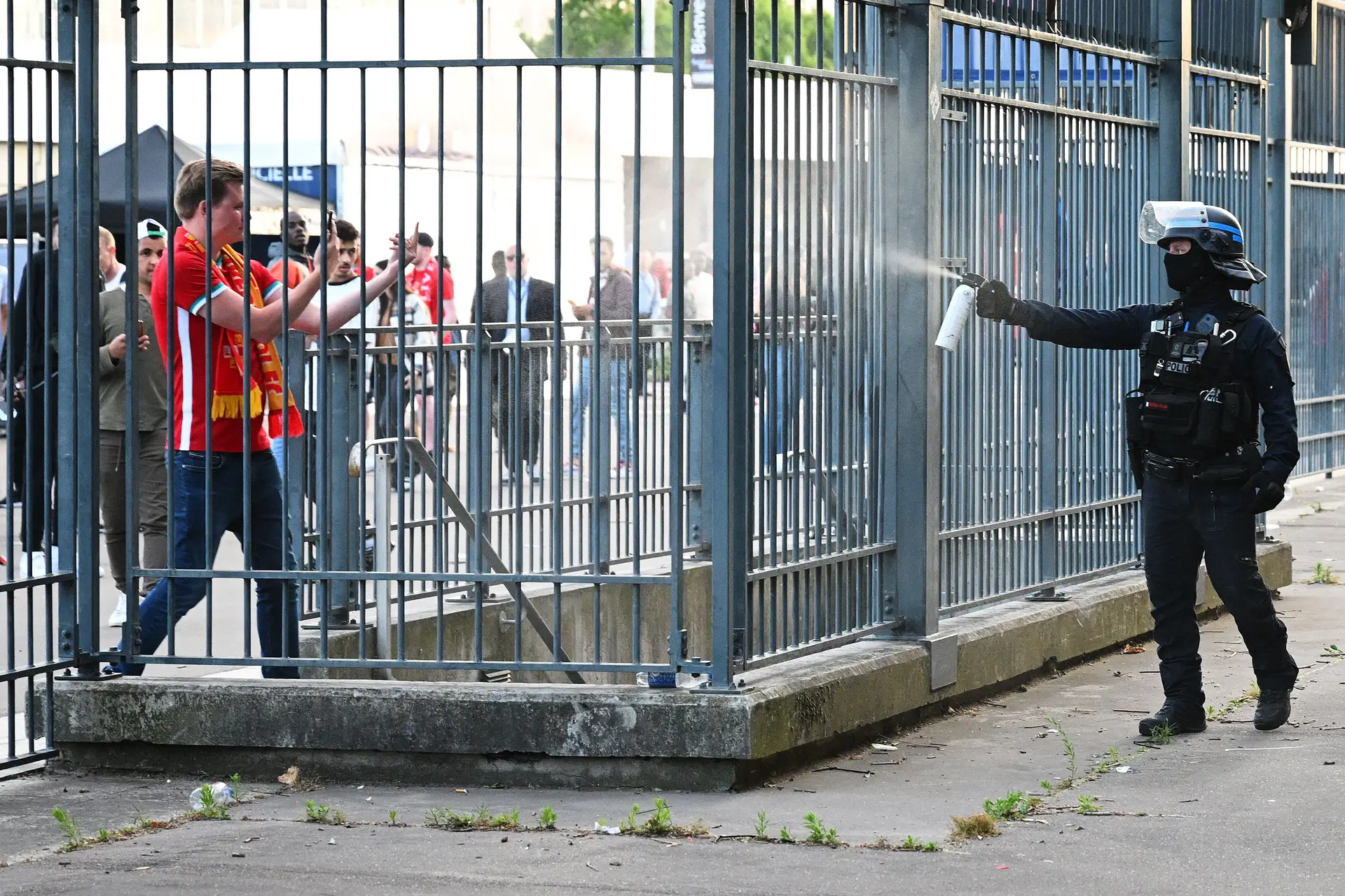 UEFA pede desculpa pelos incidentes na final da Liga dos Campeões: “Nenhum adepto deveria estar nessa situação”