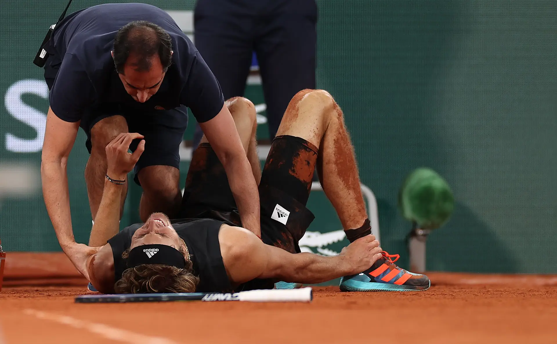 “Parece que tenho uma lesão muito grave”: Zverev e o “pior dos pesadelos para qualquer desportista”
