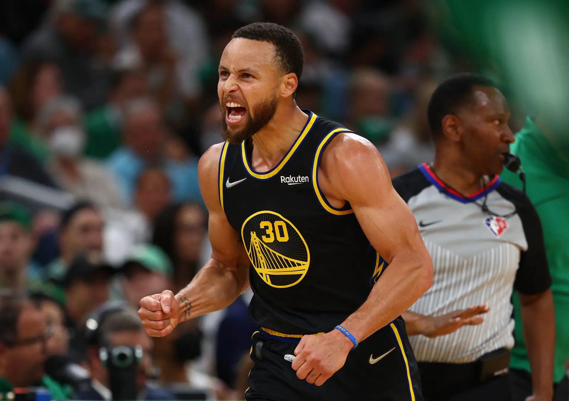 Grande exibição de Curry volta a empatar a final da NBA