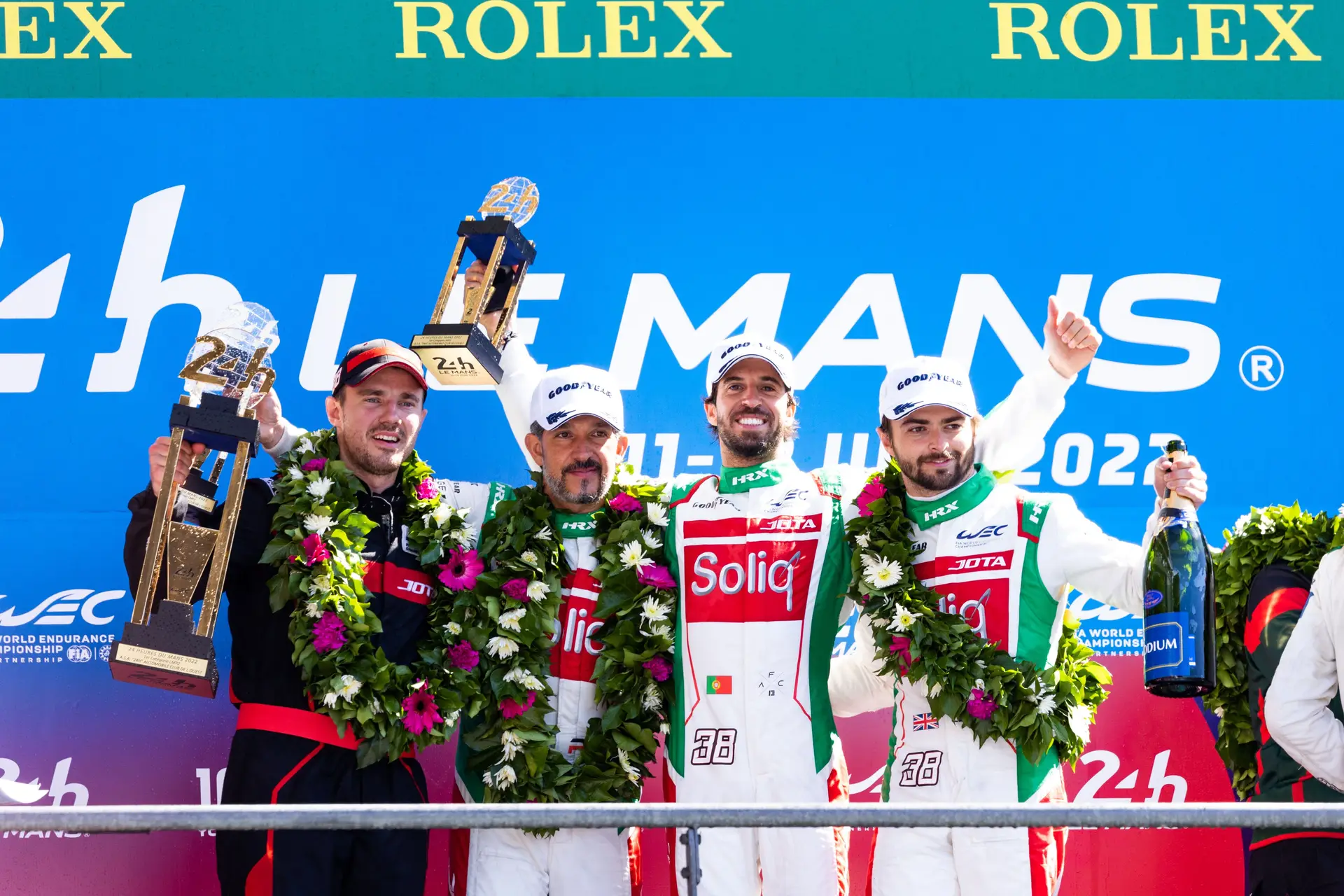 Lição número 1 das 24 horas de Le Mans: primeiro é preciso acabar. Mas os portugueses também as sabem ganhar