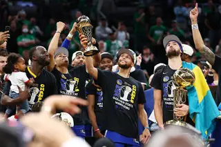 Na montanha-russa da NBA, os Golden State Warriors retomam a sua dinastia: quarto título em oito anos depois da queda aos fundos