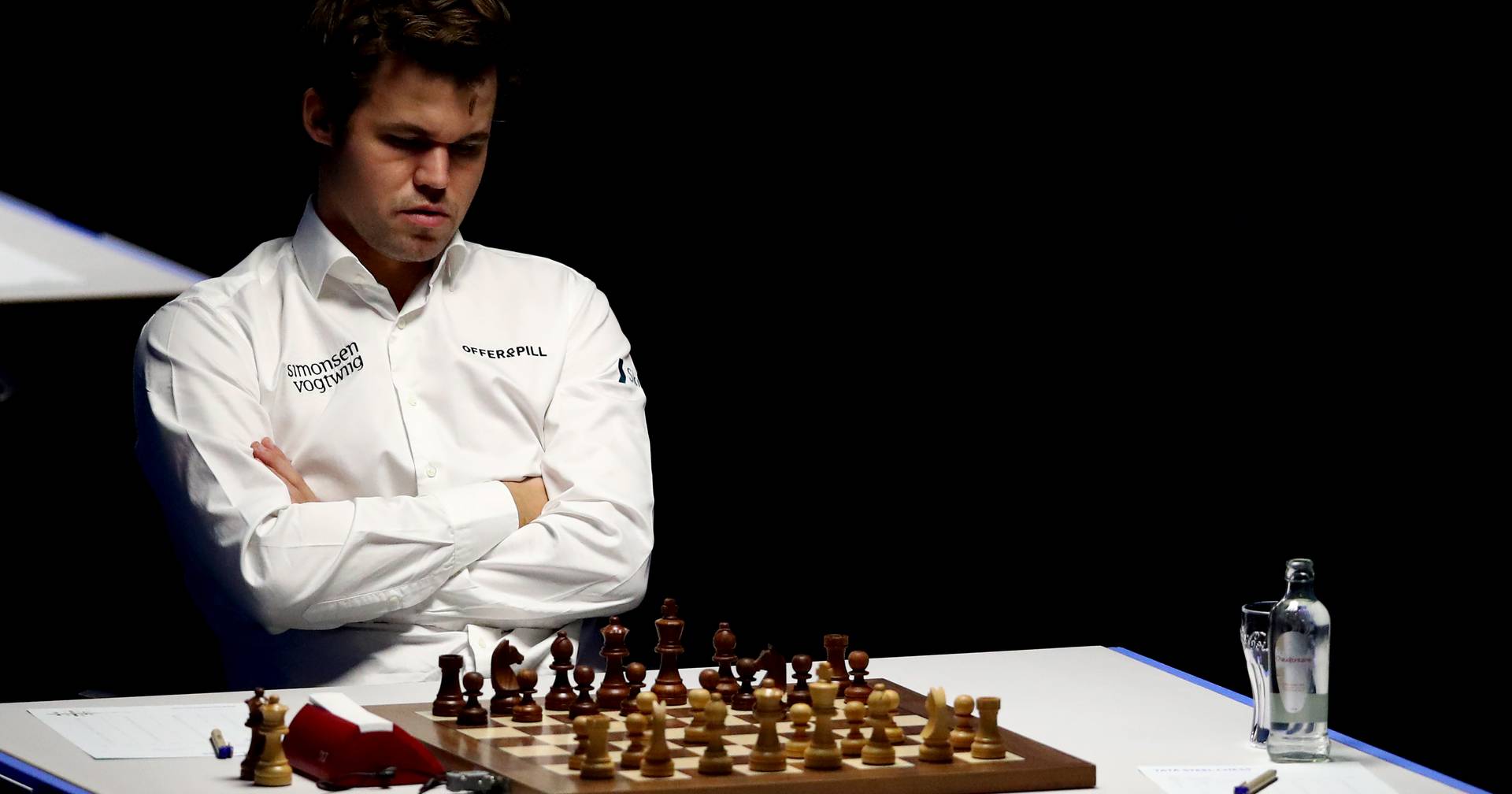 O CARA É MUITO BOM! Magnus Carlsen não dá chance! #shorts #xadrez 