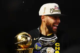 “Temos de fazer isto pelo Steph”: como Stephen Curry se sagrou (finalmente) MVP da final da NBA pela primeira vez