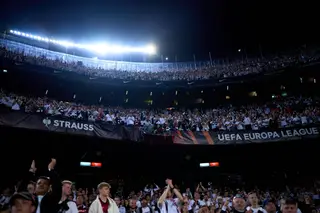 O Barcelona vai retirar os passes anuais aos sócios que não assistam aos jogos em Camp Nou