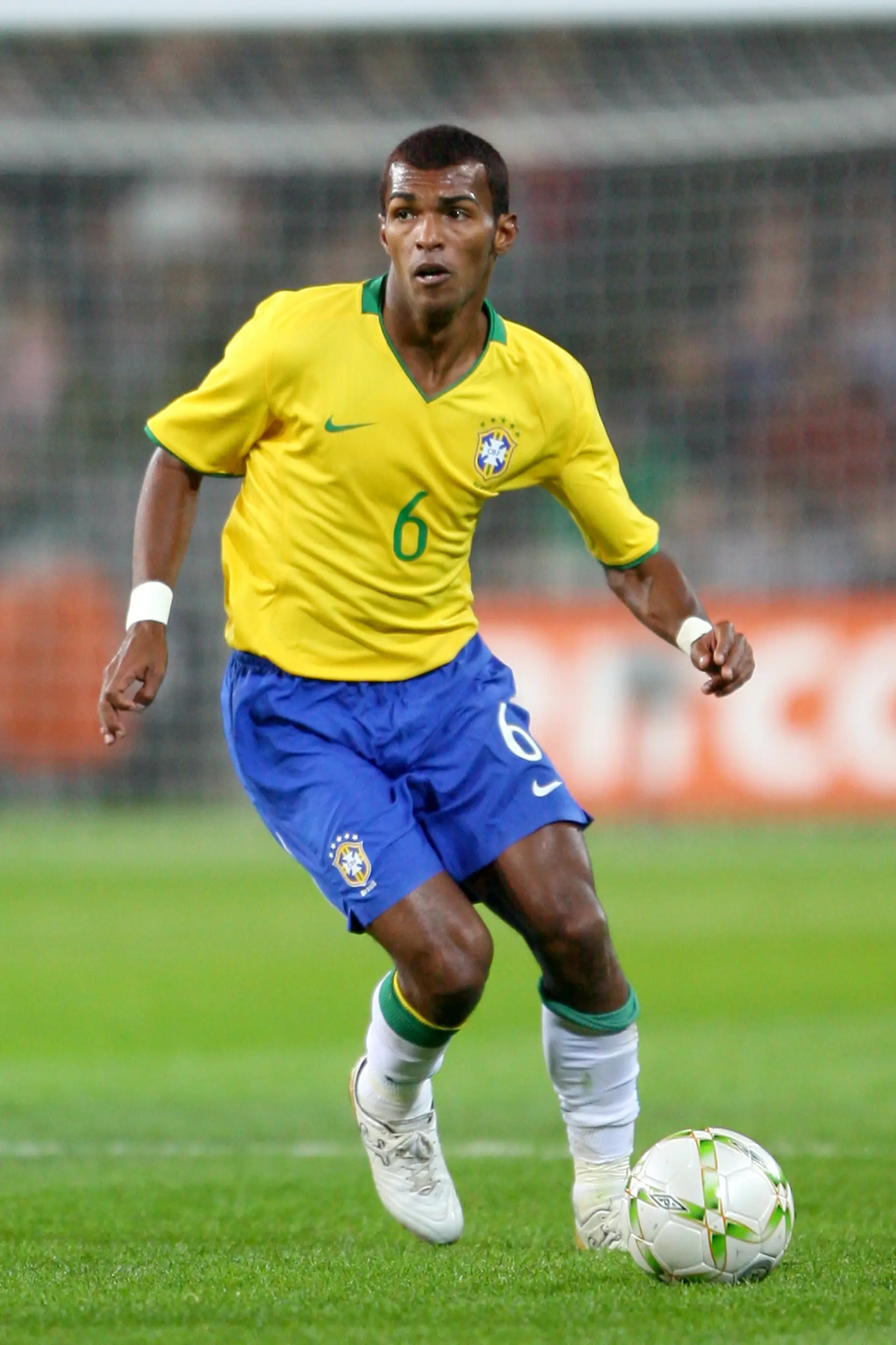 Richarlyson, ex-internacional brasileiro, assume ser bissexual: “Os jogadores héteros têm de abandonar o campo num episódio de homofobia”