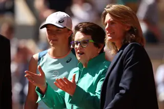Swiatek, Billie Jean King e Mauresmo (atual diretora de Roland-Garros)
