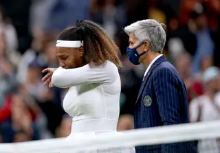 Serena Williams, em lágrimas depois de se retirar por lesão de Wimbledon, em 2021