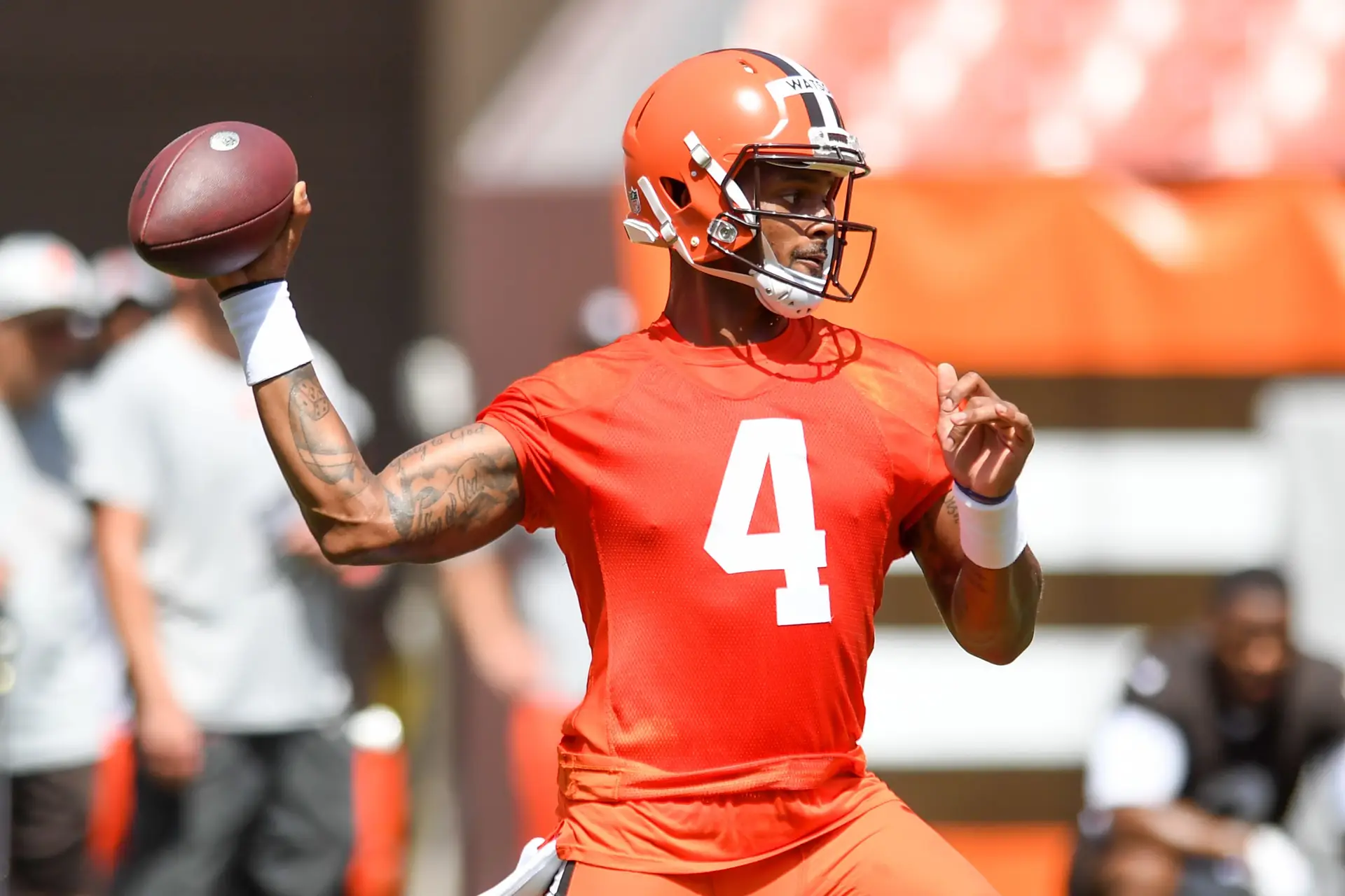 Os Browns, da NFL, abriram os cordões à bolsa para contratar Deshaun Watson. O quarterback será agora ouvido por conduta sexual imprópria