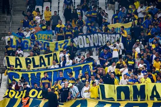 Três adeptos do Boca Juniors presos por imitarem macacos e fazerem gesto nazi no jogo frente ao Corinthians