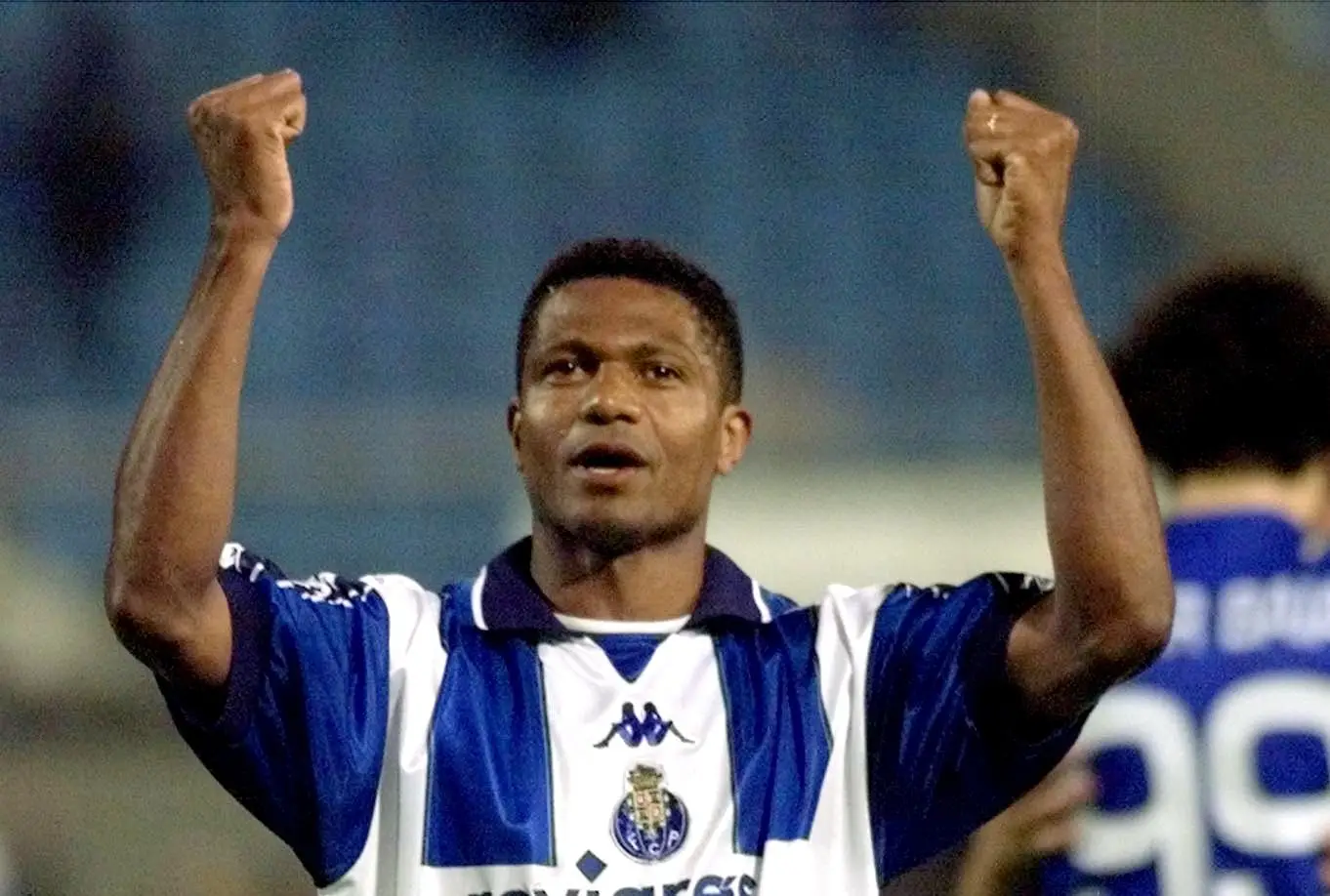 “Não queria ser lembrado como um central que só dava chutões. Mas no FC Porto tive a minha fase de bem mauzinho, é verdade, eu bati muito”