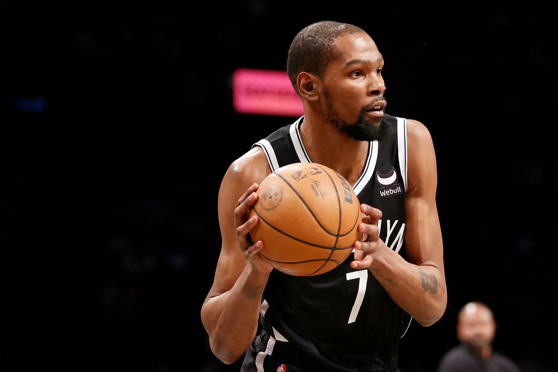 No último minuto da segunda parte, Kevin Durant, derradeiro resquício da suposta super-equipa dos Brooklyn Nets, foi embora