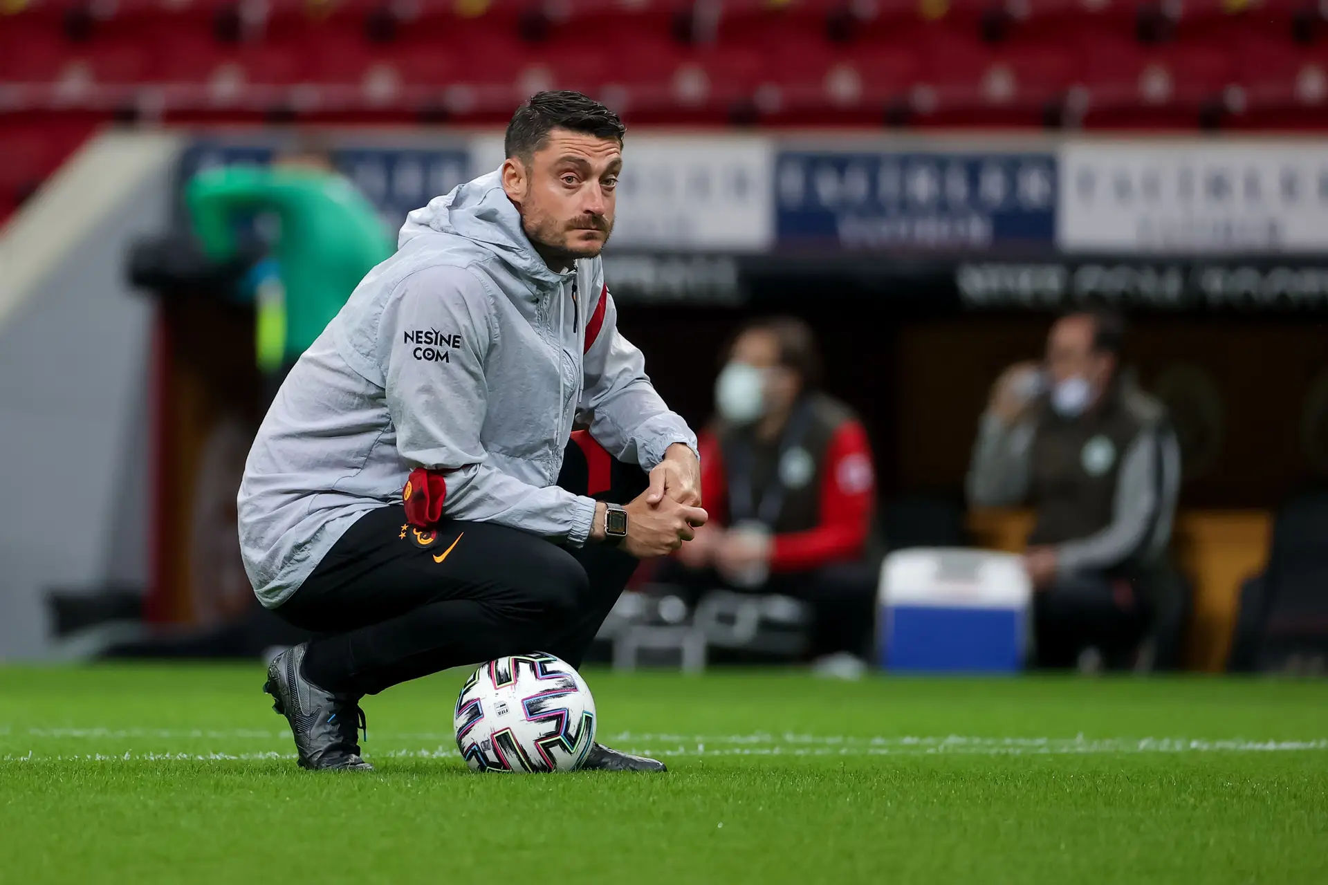 Na Bundesliga 2, uma arbitra expulsou um jogador, ao sair do campo ele  disse para ela