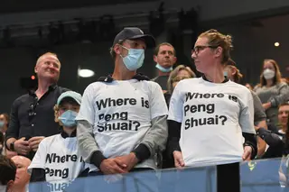 Quatro homens vestiram t-shirts a perguntar “Onde está Peng Shuai?” em Wimbledon e foram interpelados pela segurança do torneio
