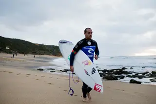Tiago Pires e o ‘corte’ a meio do ano de 14 surfistas no circuito mundial: “É quase anti-desportivo. Acho até desrespeitador”