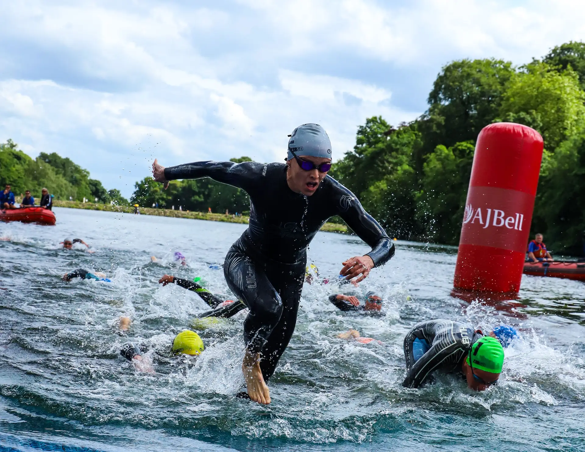 Atletas trans terão de competir em categoria à parte no triatlo britânico