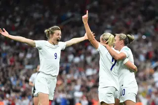 Inglaterra abre o Europeu feminino a vencer, num jogo de recorde