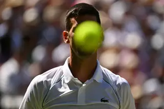 O tempo também lhe haverá de bater à porta, mas não é já. Novak Djokovic vai jogar a final de Wimbledon