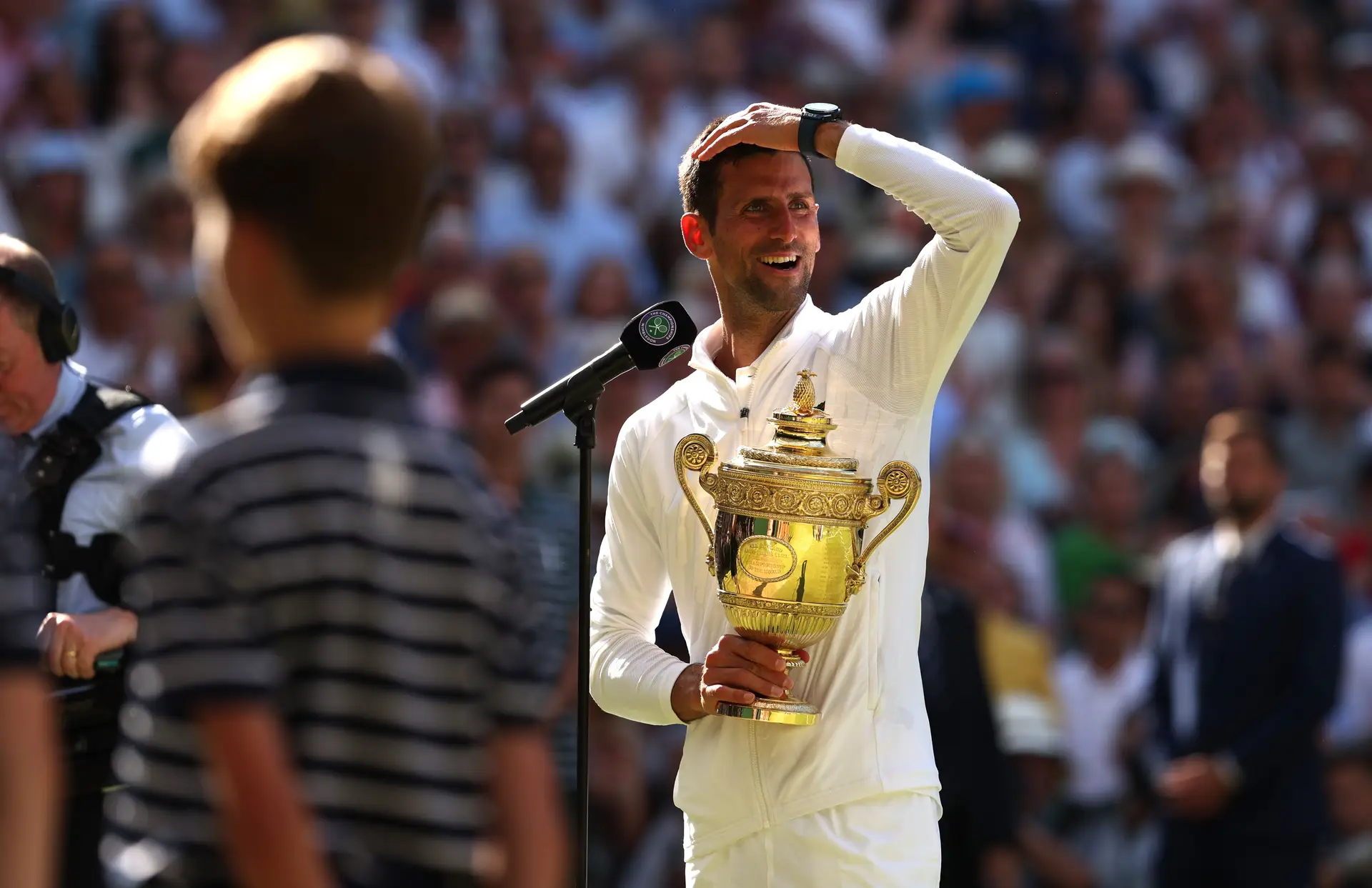 Apesar do bromance, o sábio Djokovic castigou o caos de Kyrgios na final de Wimbledon
