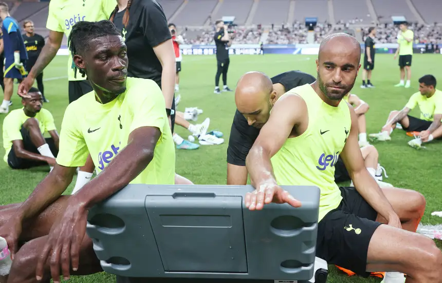 Houve desmaios e vómitos de jogadores do Tottenham durante um treino brutal  dado pelo 'fuzileiro' de Antonio Conte