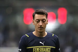 Chegou como estrela, parte na penumbra: o “fim da era Özil” no Fenerbahçe, dois anos antes de terminar contrato com a equipa de Jorge Jesus