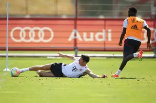 Com o futuro indefinido, Lewandowski já se vai treinando no estágio do Bayern