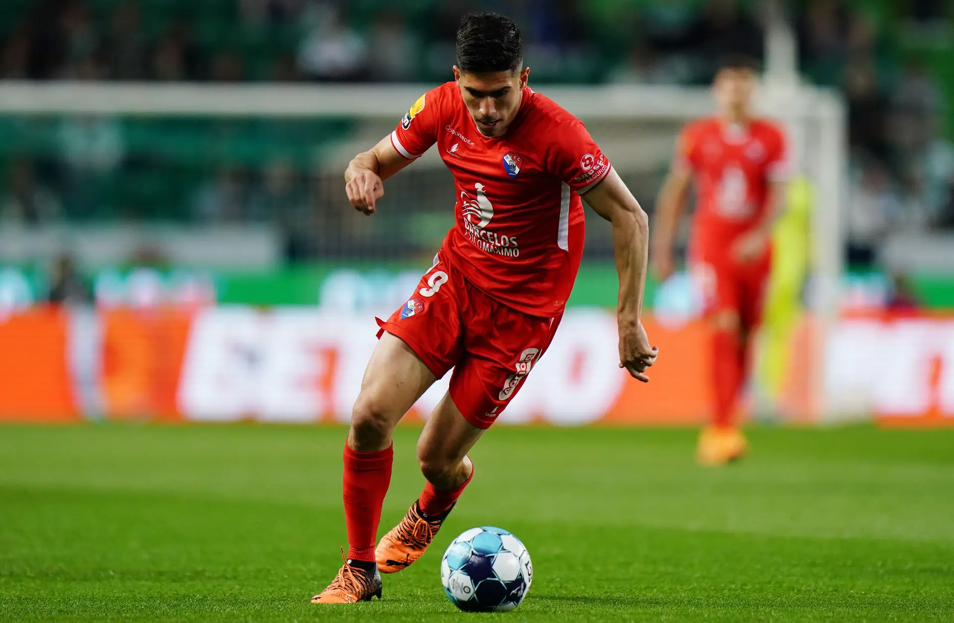 Liga Conferência. O que têm pela frente Gil Vicente e Vitória? Puskás, Kalinic e outros desafios