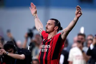 “Zlatan sem fim”: Ibrahimovic vai jogar em Milão por mais um ano