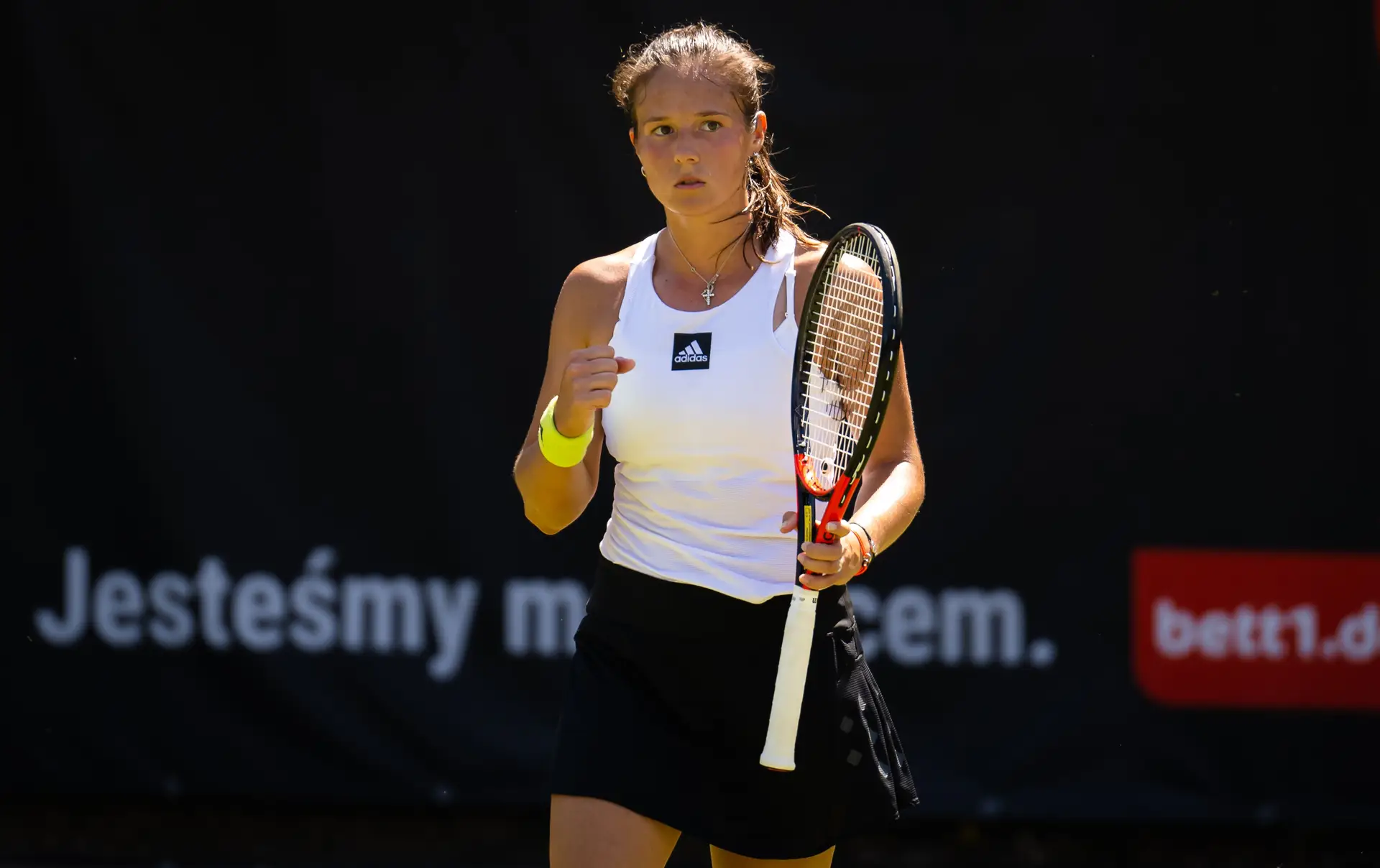 Daria Kasatkina, melhor tenista russa da atualidade, fala sobre as dificuldades em ser gay no seu país e pede o fim da guerra com a Ucrânia