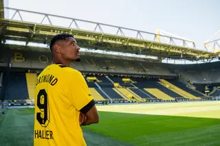 Sébastien Haller, avançado do Borussia Dortmund, diagnosticado com um tumor nos testículos