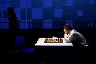 Xadrez: russo de apenas 18 anos supera Magnus Carlsen, lenda da