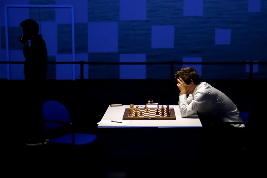 Mestre do xadrez, que teria usado dispositivo anal para vencer