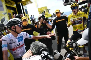 Pogacar vence no alto do Peyragudes, mas continua sem conseguir assustar Vingegaard