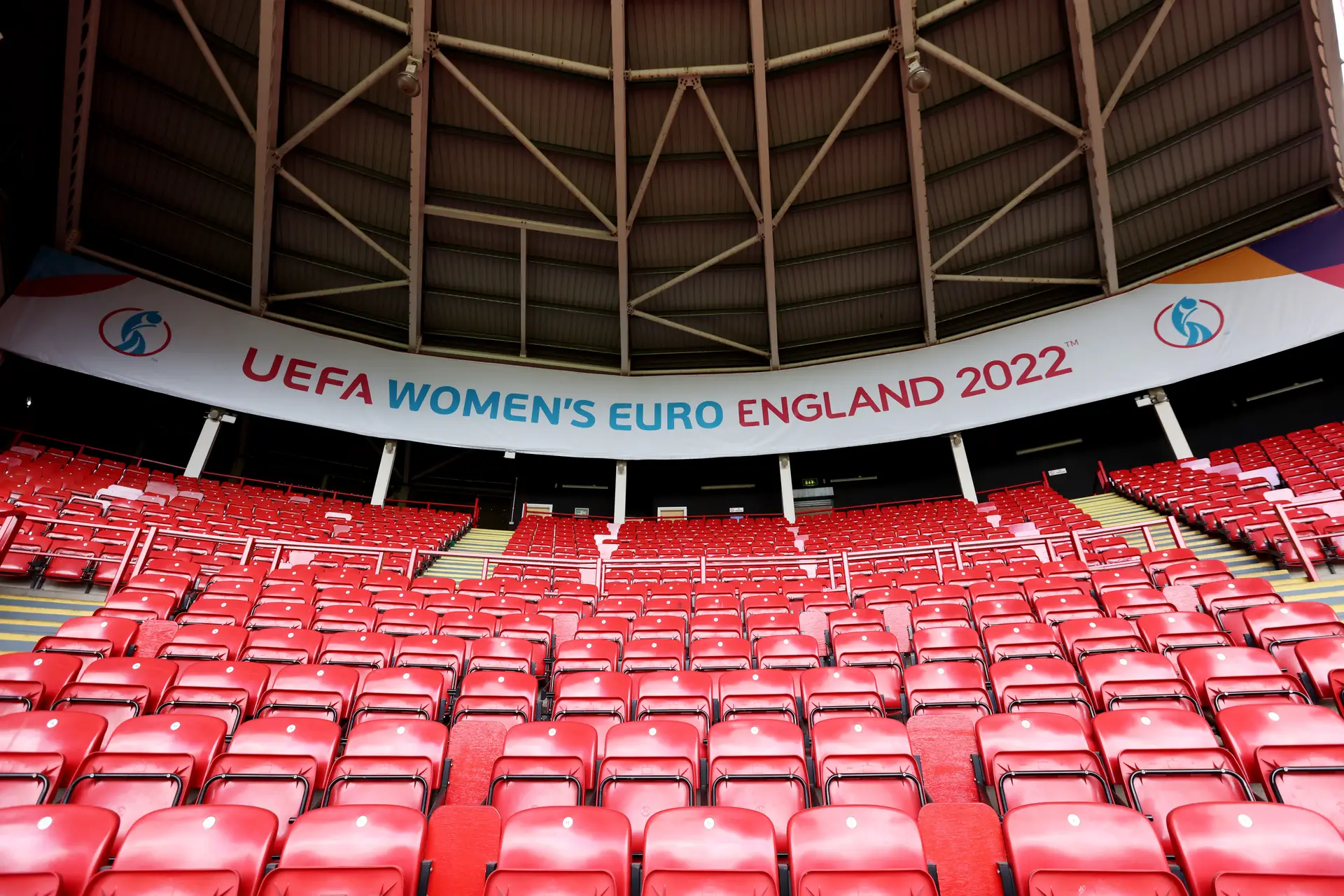 Durante a fase de grupos do Euro 2022, 290 publicações nas redes sociais foram identificadas como abusivas. Mas apenas 55% foram apagadas