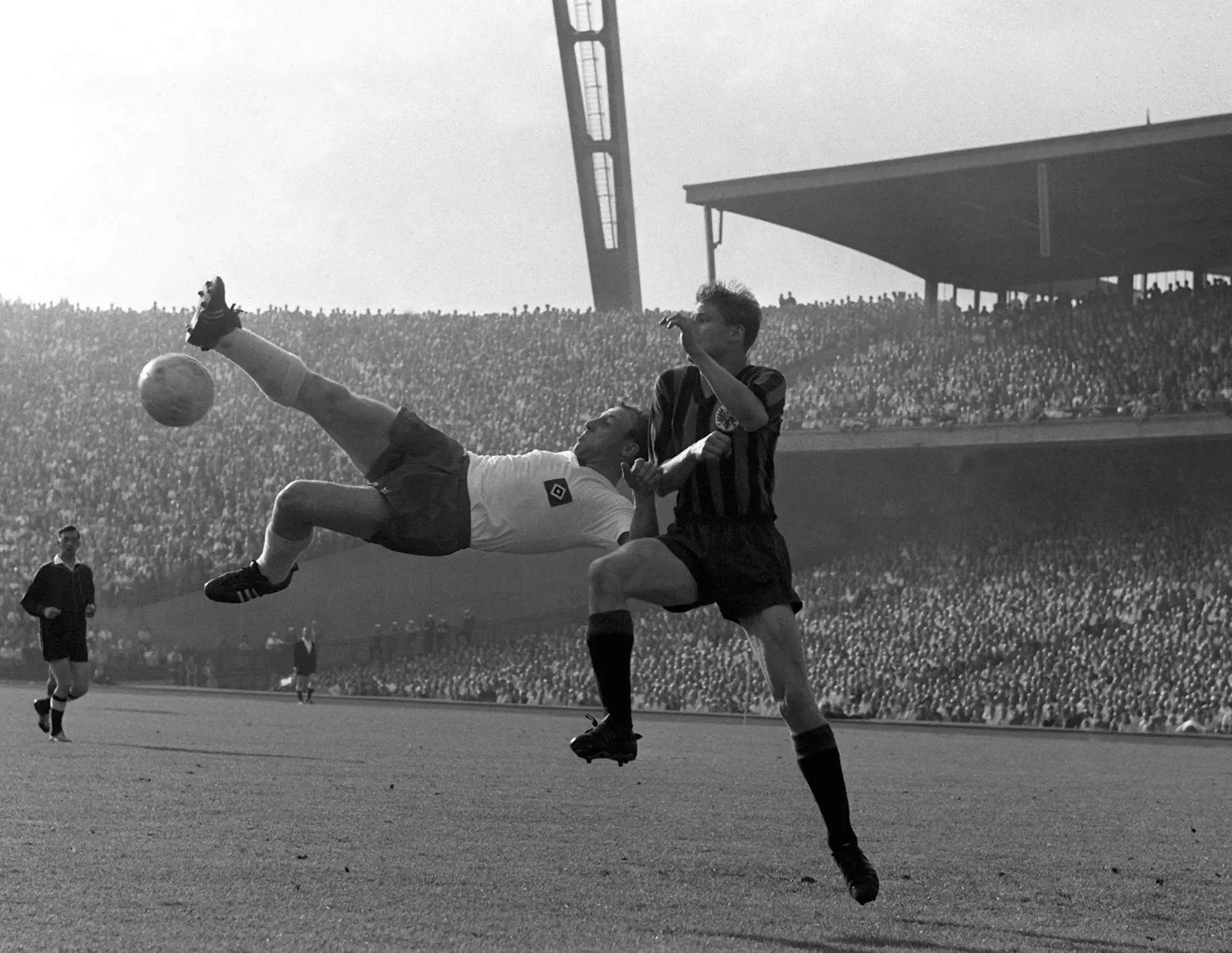 “O nosso Uwe” Seeler, um dos maiores jogadores do futebol alemão, morreu aos 85 anos