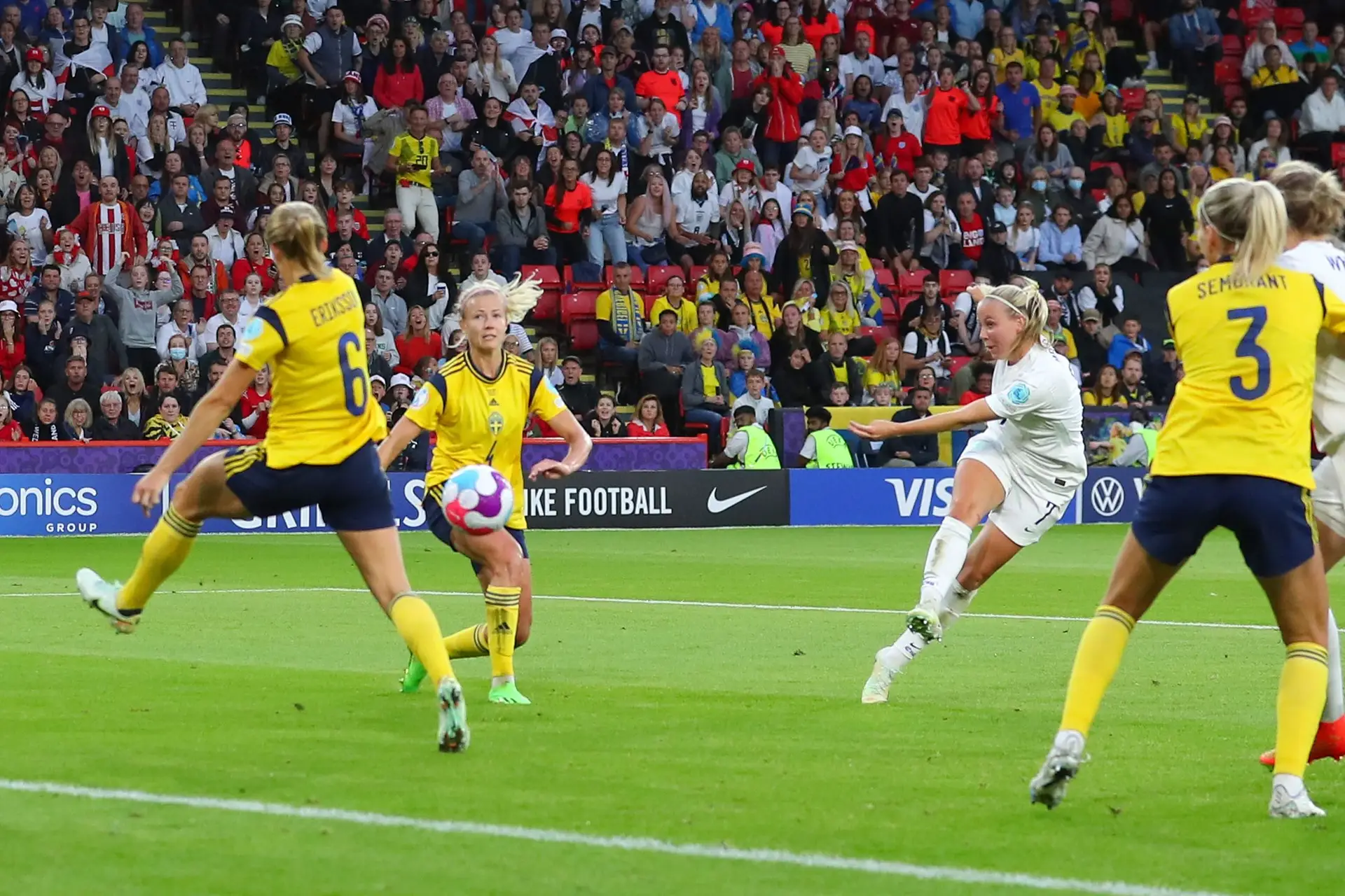 Inglaterra goleia Suécia e volta a uma final do Europeu para mudar as histórias de 1984 e 2009