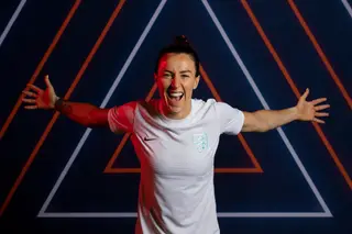 Foi por dias que Lucy Bronze não jogou por Portugal e agora a craque que se inspirou em “Bend it Like Beckham” só quer ganhar o Euro