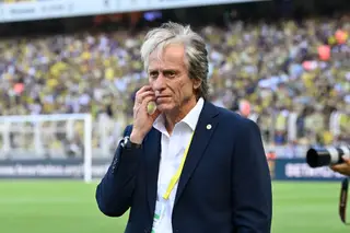 Jorge Jesus declara “falta de experiência na Champions” como razão para a queda do Fenerbahçe: “Dínamo Kiev não é uma equipazinha qualquer”