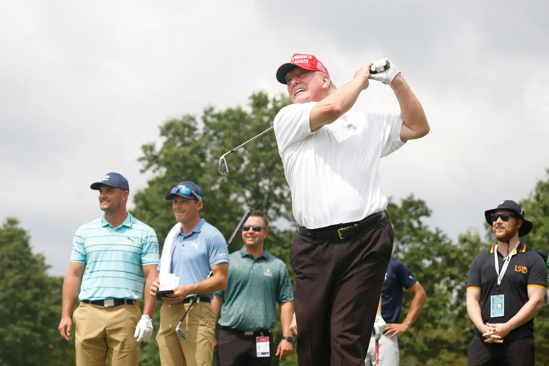 As últimas da LIV Golf: a ligação a Donald Trump, o dinheiro da Arábia Saudita, os bilhetes quase dados e as críticas do público