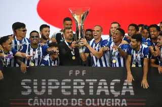 Sérgio, o camaleão, e Taremi, o faz-tudo, prolongam o sorriso do FC Porto