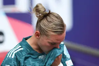 Alexandra Popp, depois de ser retirada do onze para a final por lesão