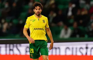 O veterano Nico Gaitán mantém-se no plantel de César Peixoto