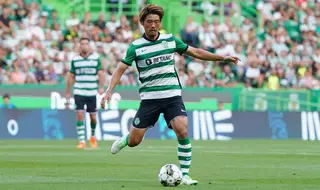 O médio Morita oferece outras soluções na fase de construção ao meio-campo do Sporting.
