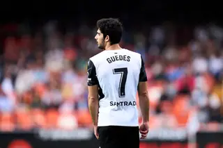 Gonçalo Guedes vai jogar na Premier League ao lado de Moutinho, Rúben Neves e companhia