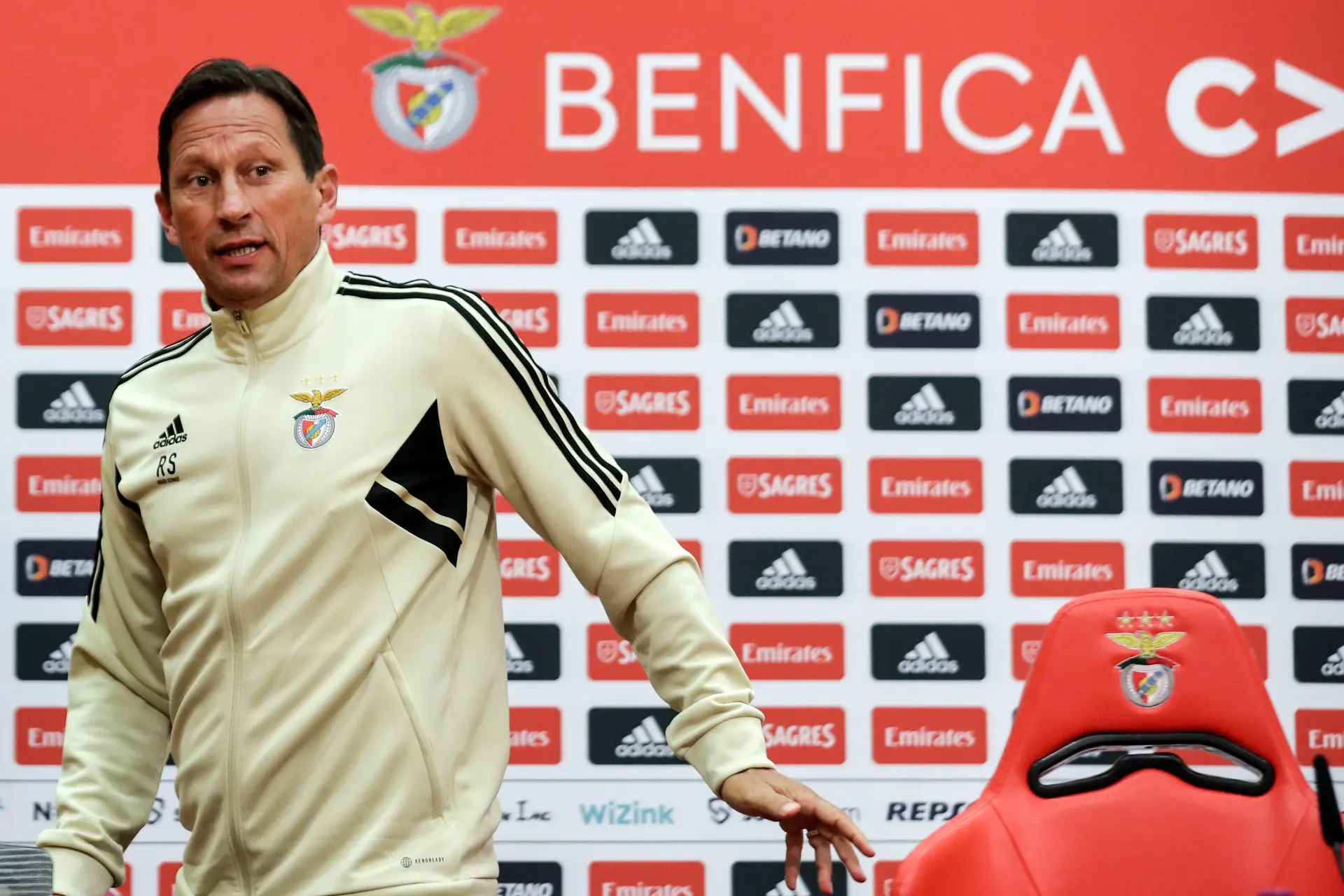 Roger Schmidt: “Jogam em casa, nós estamos três pontos à frente. Acho que o FC Porto tem um pouco mais de pressão”