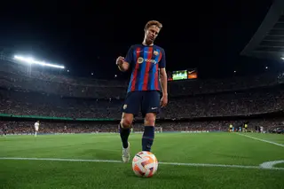 Continua o jogo entre Barcelona e Frenkie de Jong: o clube terá dito ao neerlandês que o seu atual contrato tem “claras evidências de crime”