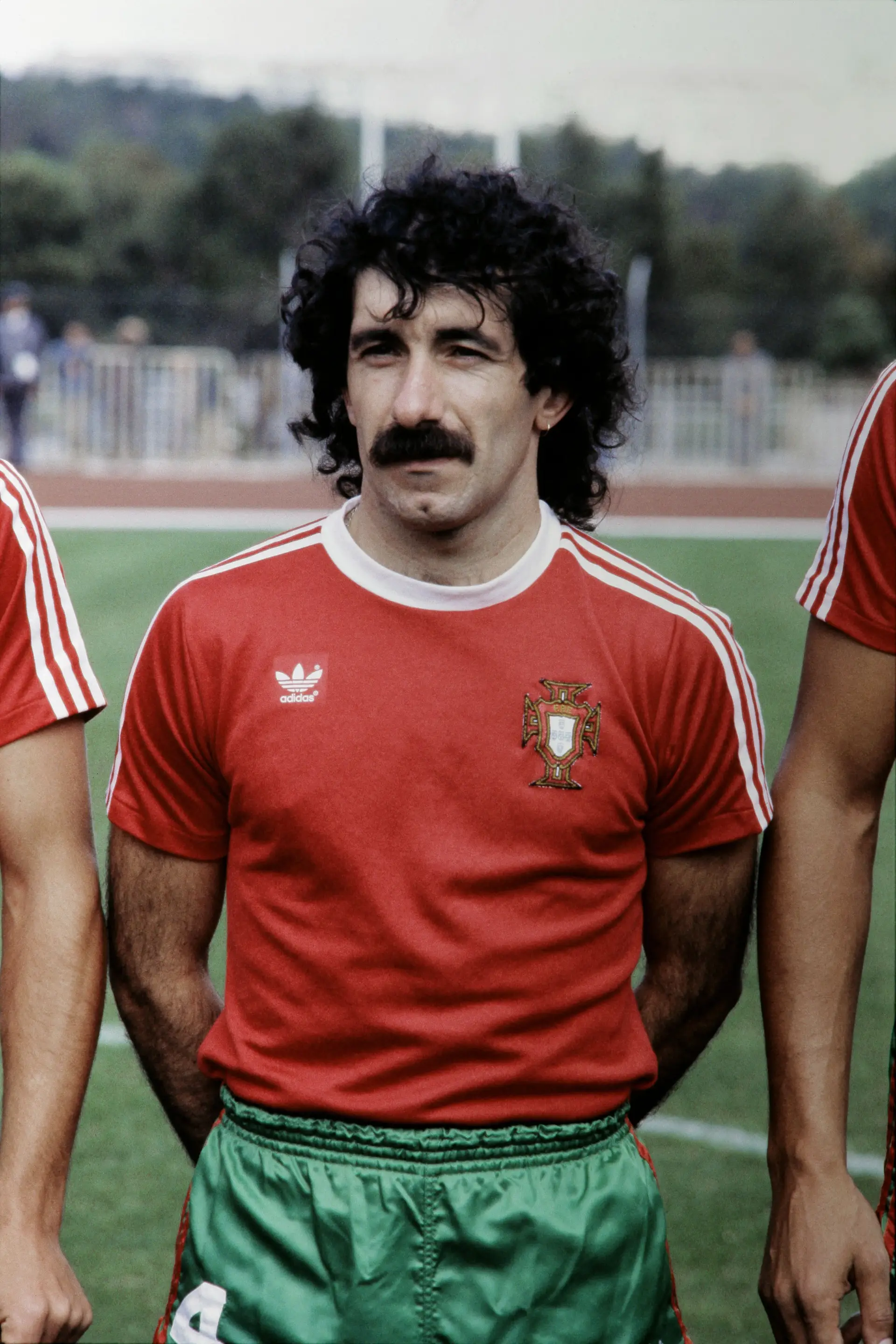 “Futre? Figo? Eles é que vinham aos meus jogos!”: a entrevista com Fernando Chalana, que não queria treinar o Benfica. Preferia ensinar