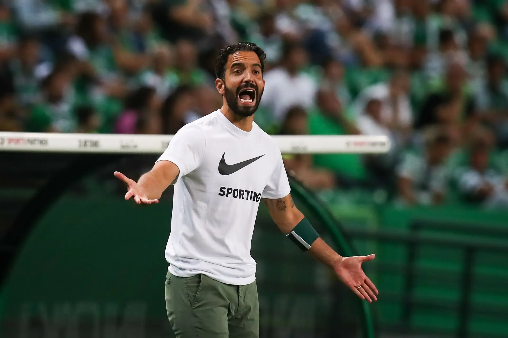 Rúben Amorim: “Antes, os jogadores ficavam doidos para sair e agora têm propostas que lhes podem mudar a vida e querem ficar cá”