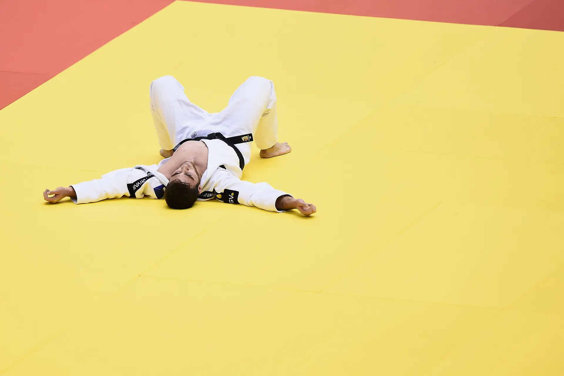 Anri Egutidze, um dos sete signatários da carta, aqui no tatami dos Jogos Olímpicos de Tóquio